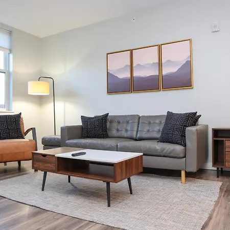 Luxury Apartment With Gym, Steps From Commuter Rail #4011